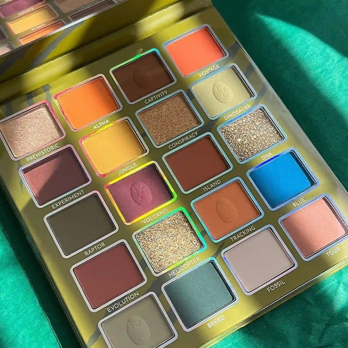 PROLUX Predator Neutral Eyeshadow Palette