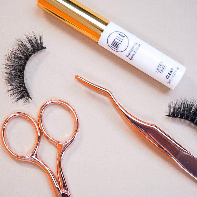 LURELLA Everlasting Eyelash Glue