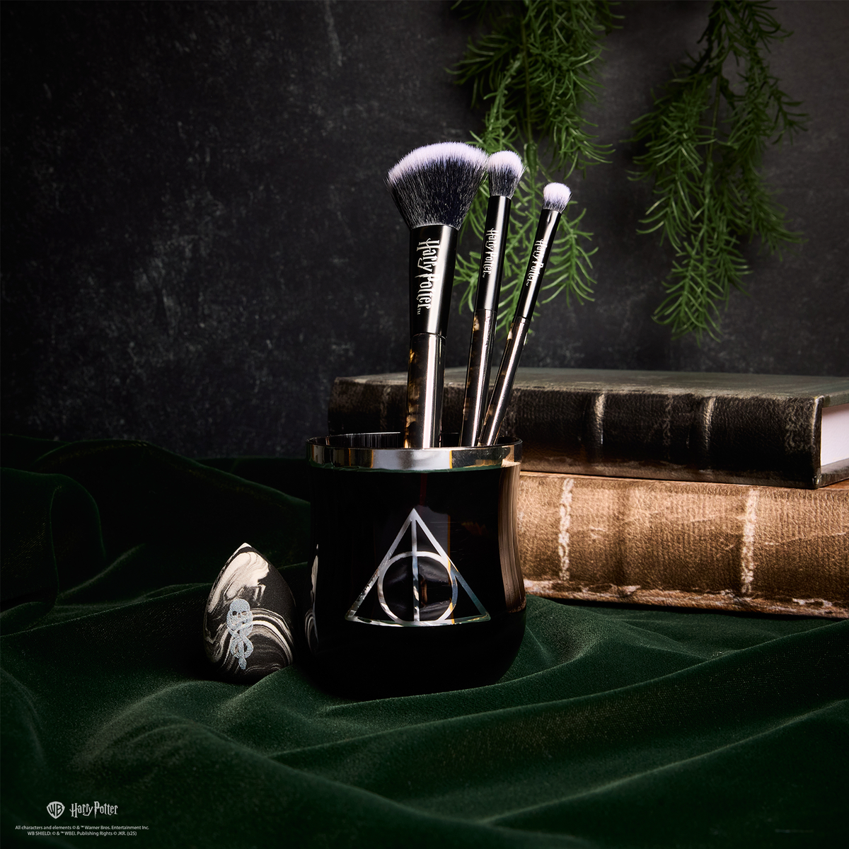 PROFUSION Hp Dark Arts | Deathly Hallows™ Blend Makeup Brush & Sponge Set