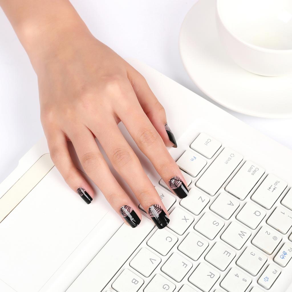CANDIED Spider Nails